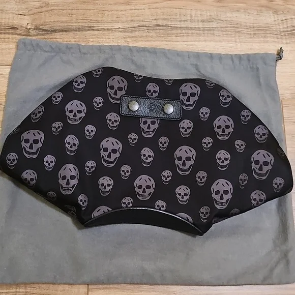 Alexander McQueen - Faithful De-Manta Skull Clutch - Picture 17 of 17